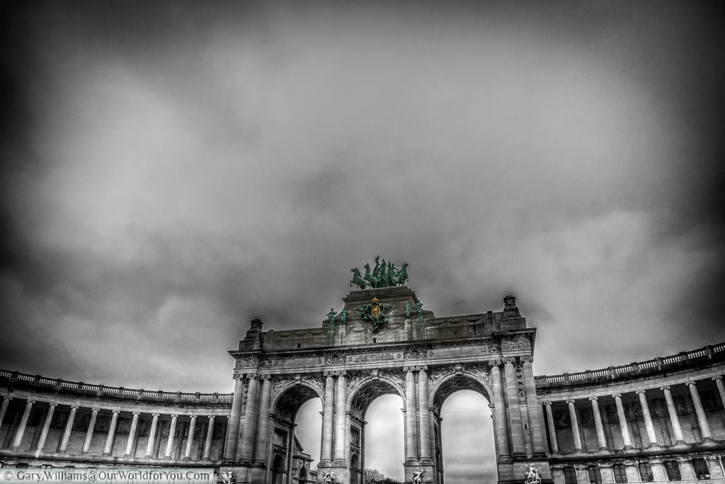 The arch that sits proudly as a gateway to the Parc du Cinquantenaire in Brussels.