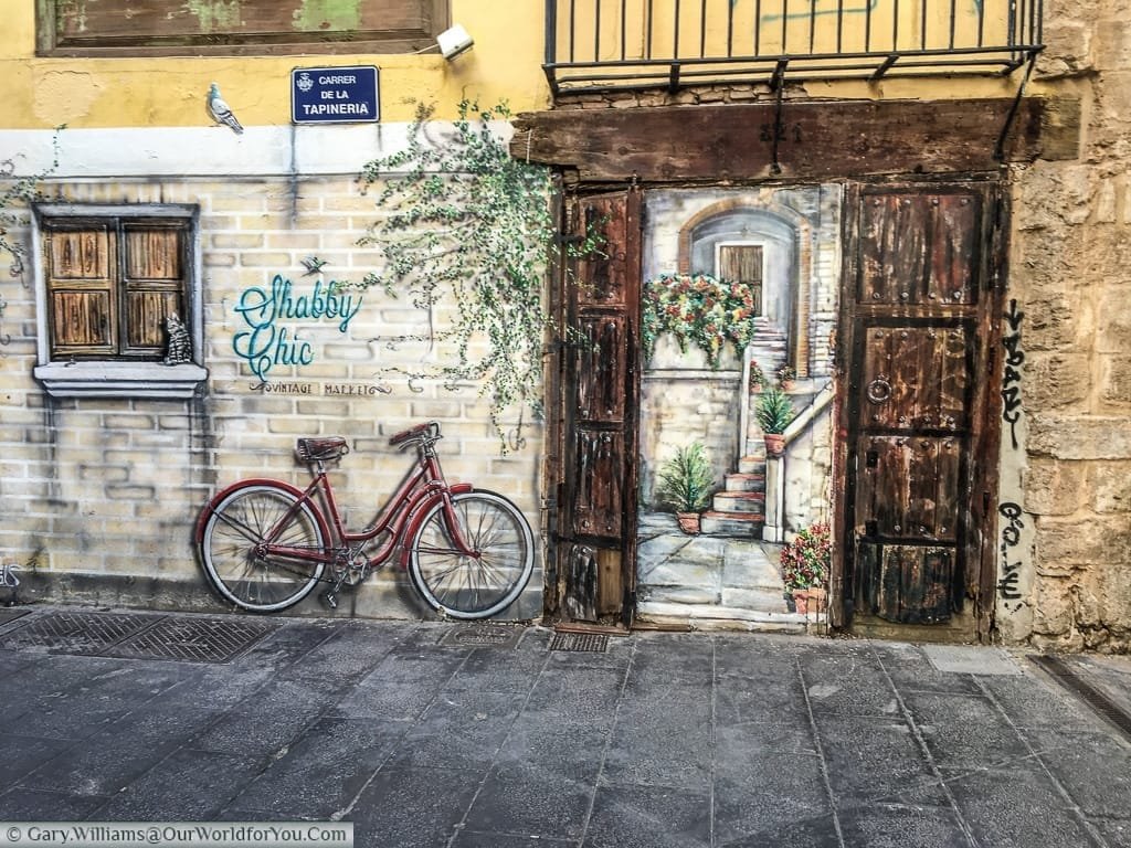 A mural for Shabby Chic in the Carrer de la Tapineria, Valencia, Spain