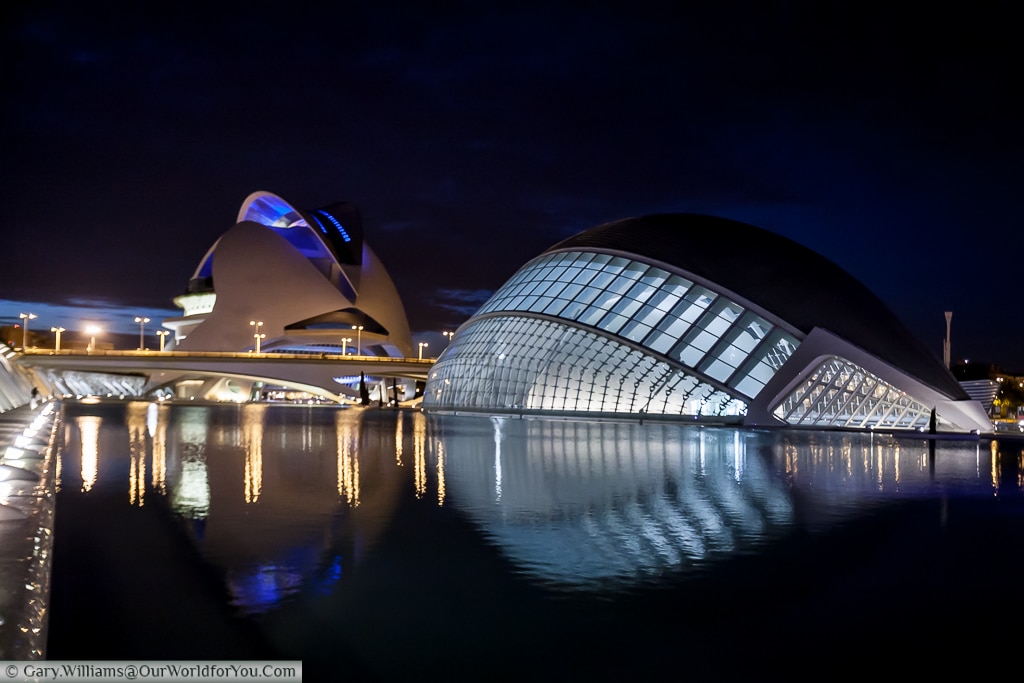 The City of Arts and Sciences at night, Valencia, Space
