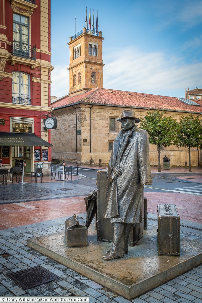 The sculpture ‘El Regreso de Williams B. Arrensberg’ also known as ‘The Traveller’, Oviedo, Spain