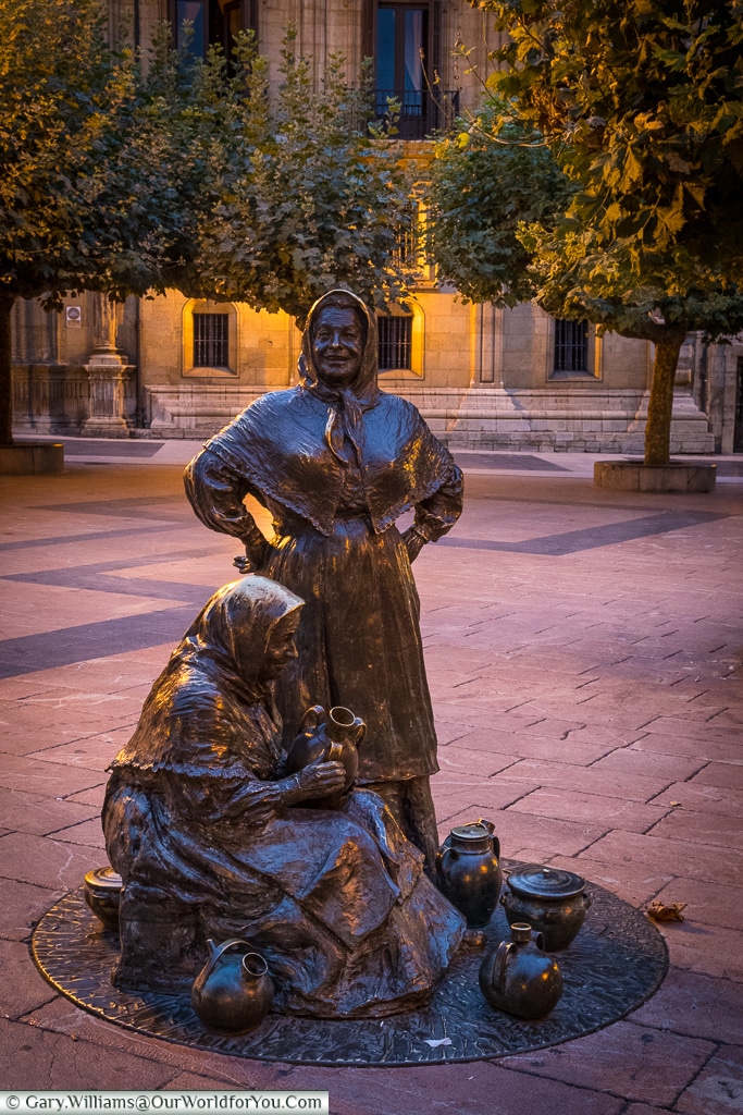 A statue of pot sellers, known as Las Vendedoras del Fontan, Oviedo, Spain