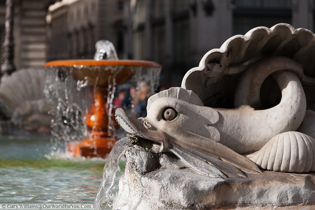 Fontana di Piazza Colonna, Rome, Italy