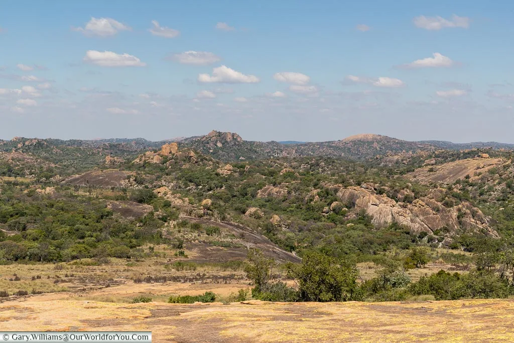 A complete, uninterrupted, scene from World’s View across the African bush.