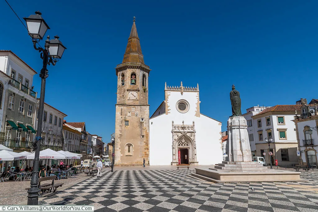 The Republic Square in Tomar with a statue to a Knight Templar in the centre