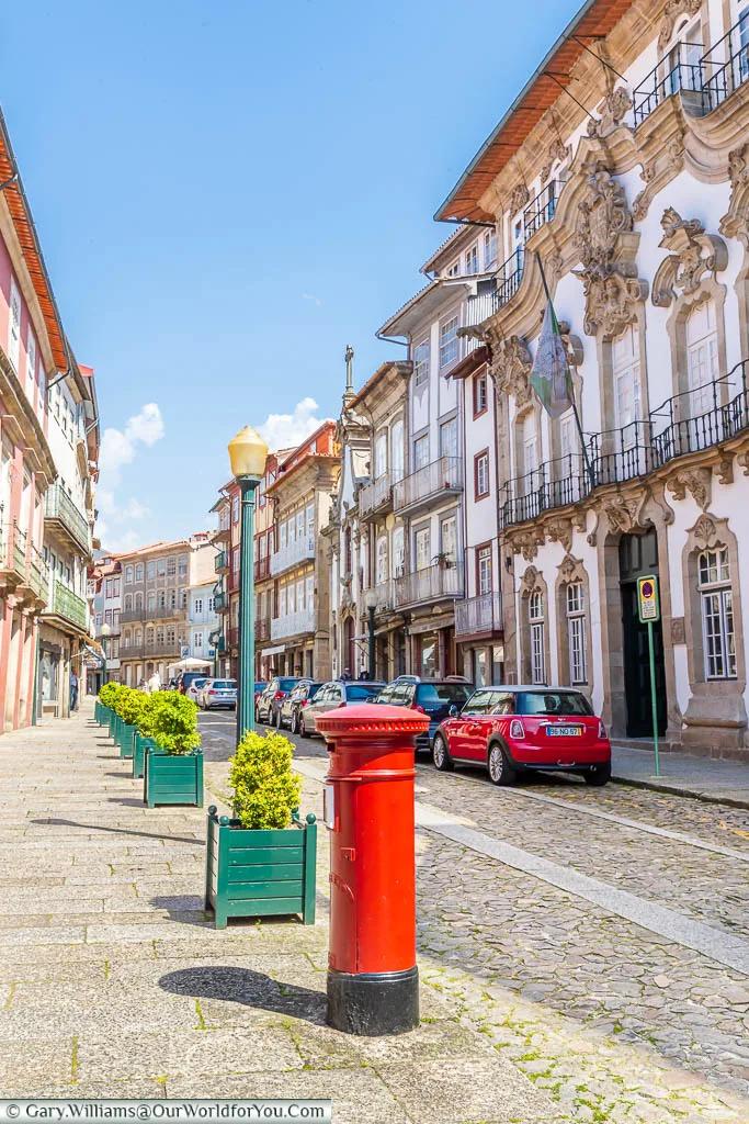 The cobbled streets of central Guimarães, flanked on either side by beautiful historic buildings