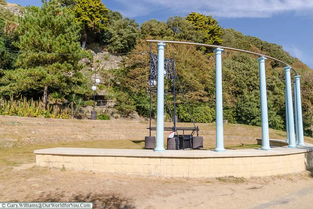 An art installation in the amphitheatre along the Lower Leas Coastal Park that represents the Circulation of Blood.
