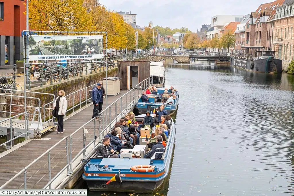Two tour boats boarding opposite the fish harbour in Mechelen