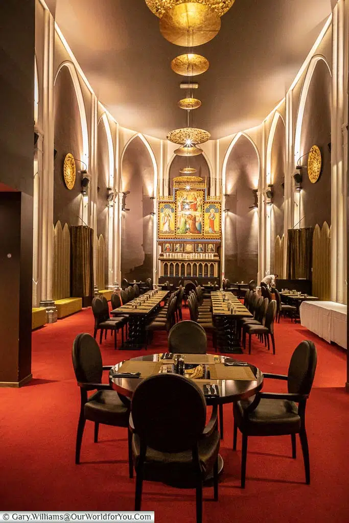 The breakfast lounge in Hotel Martin’s Patershof in the Apse end of the former church.