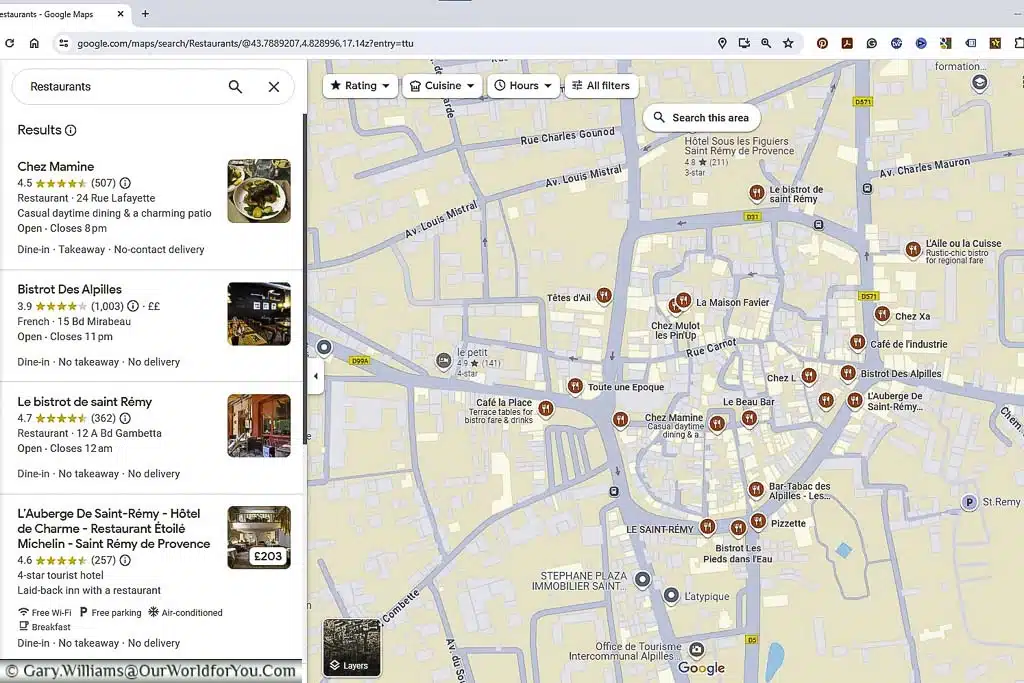 a screenshot of a classic google maps view of Saint-Rémy-de-Provence in southern france with all the restaurants highlighted
