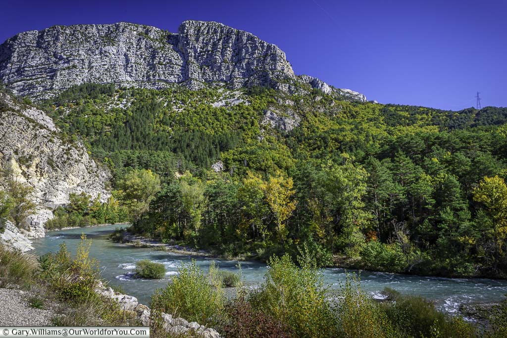 The emerald coloured verdon river running through the mountainous landscape of the verdon natural regional park running through southern france