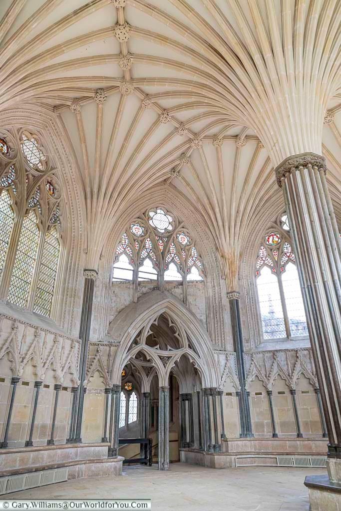 Inside the octagonal chapter house in wells cathedral with its intricate fan vaulted ceiling