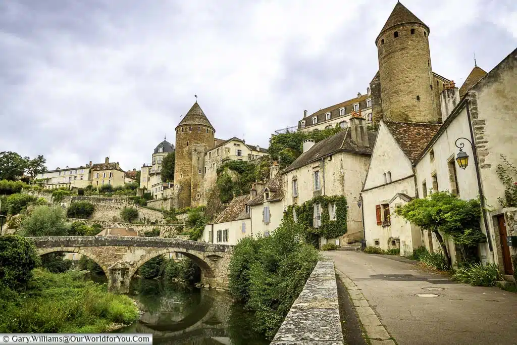 Featured image for “Exploring Semur-en-Auxois in France”