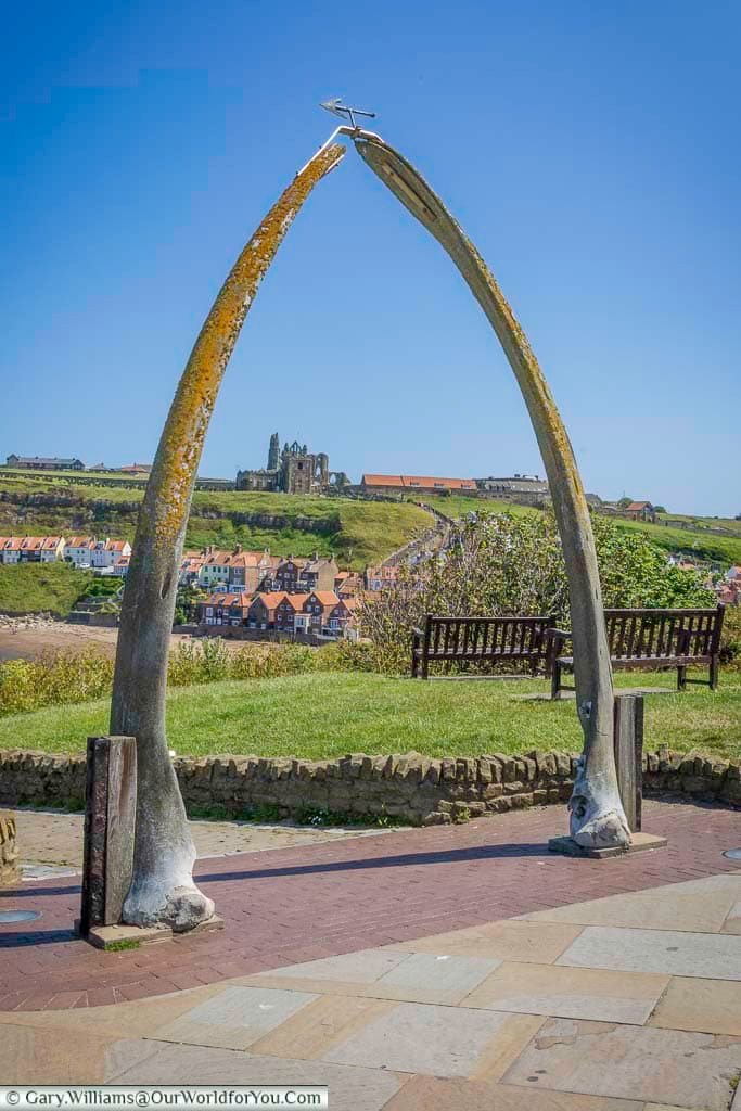 The famous Whalebone Arch frames a perfect view of Whitby Abbey and East Cliff, symbolising the town’s whaling past. It’s an iconic photo stop and one of the most recognisable landmarks in Whitby.