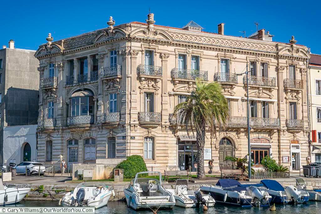 This grand, ornately detailed façade in Sète showcases the city’s 19th-century architectural charm and Mediterranean flair. Nestled along the Royal Canal, it adds elegance to Sète’s already photogenic waterfront.