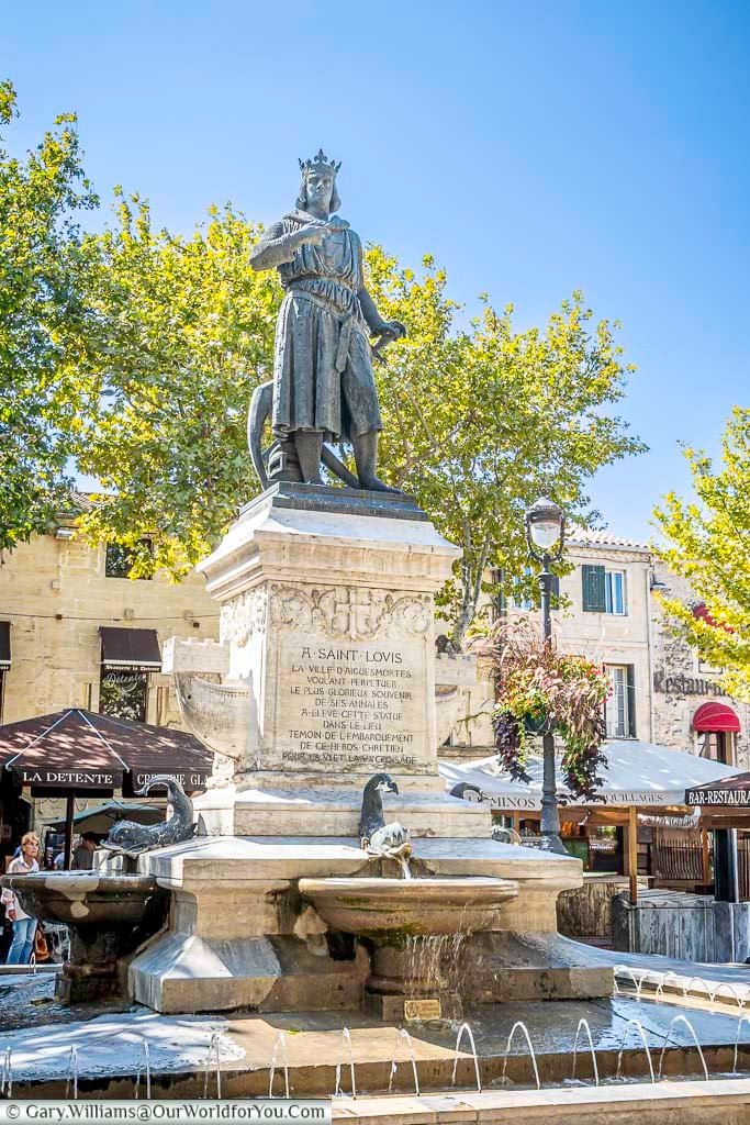 The statue of Saint Louis stands proudly in Aigues-Mortes, commemorating the French king who launched two crusades from this fortified town. Surrounded by quaint cafés and shaded by plane trees, it’s a focal point of Aigues-Mortes’ medieval charm.
