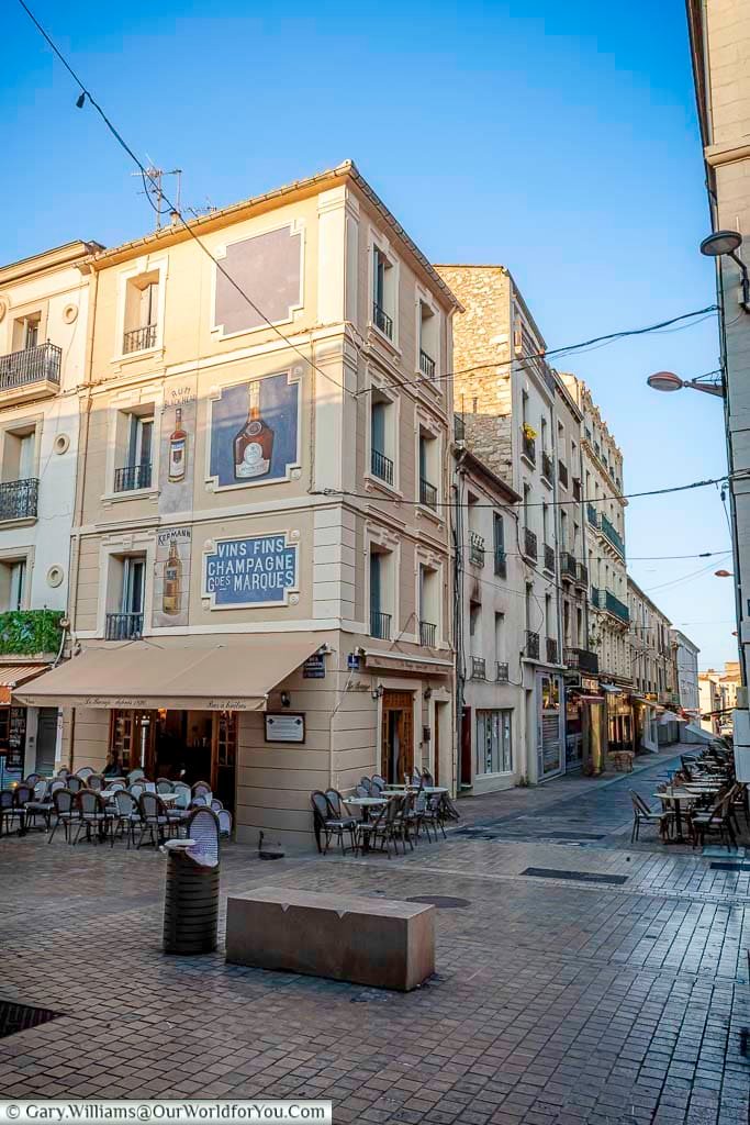 Sète’s peaceful early evening streets reveal quaint restaurants and painted murals, perfect for a relaxing wander after a day by the sea. This quiet lane highlights the town’s authentic character and laid-back charm.