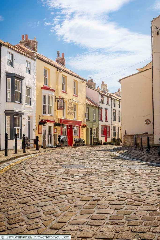 The Royal George, a historic pub in Staithes, stands proudly along a curved cobbled street framed by colourful homes. This welcoming spot is perfect for soaking up the coastal village’s laid-back charm.