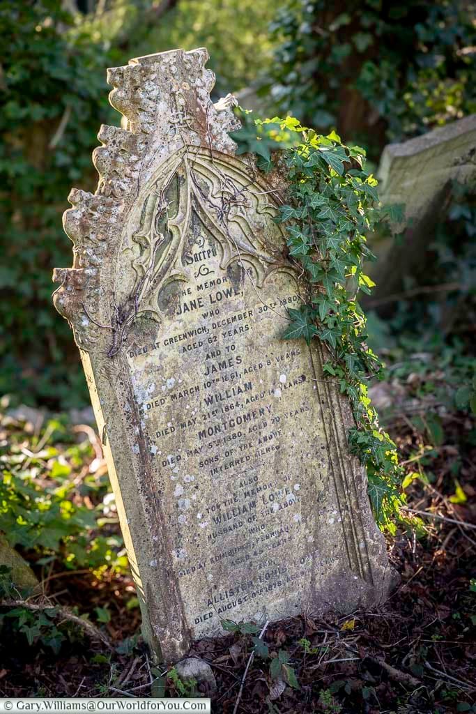 A remembrance wreath rests beside historic gravestones in Nunhead Cemetery, honouring soldiers who served during wartime. The scene reflects ongoing acts of remembrance within one of London’s most atmospheric Victorian cemeteries.