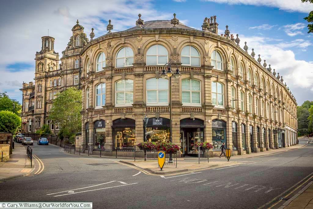 Elegant historic buildings line the streets of Harrogate, showcasing grand Victorian and Edwardian architecture. This refined townscape highlights why Harrogate is one of Yorkshire’s most stylish and historic destinations.
