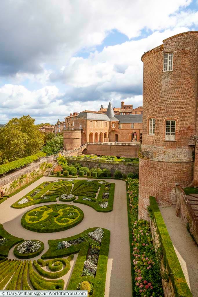 ormal gardens of the Palais de la Berbie in Albi, with geometric hedges and pathways set beside the historic brick palace walls. Overlooking the Tarn River, these gardens offer one of the most scenic viewpoints in Albi and are a must-visit attraction.