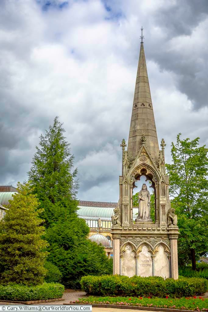 The Queen Victoria Jubilee Monument stands in Harrogate surrounded by greenery, marking the town’s late-Victorian prosperity. This ornate memorial is an important historic landmark in Harrogate, North Yorkshire.
