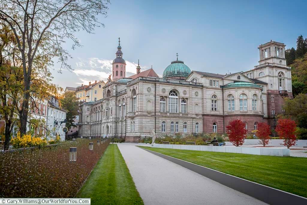 The Friedrichsbad Bathing Palace in Baden-Baden showcases the town’s world-famous Roman-Irish bathing tradition. This historic spa is a must-visit attraction for anyone discovering Baden-Baden’s wellness heritage.