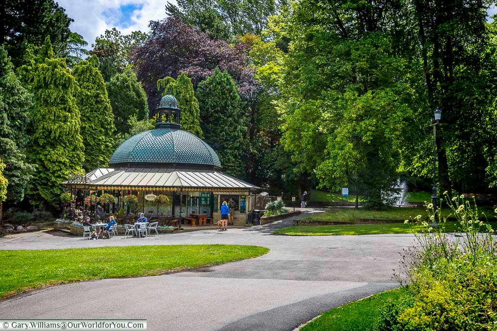 Valley Gardens in Harrogate features manicured lawns, winding paths, and mature trees surrounding a historic pavilion café. This peaceful green space is one of the most relaxing places to visit in Harrogate, Yorkshire.