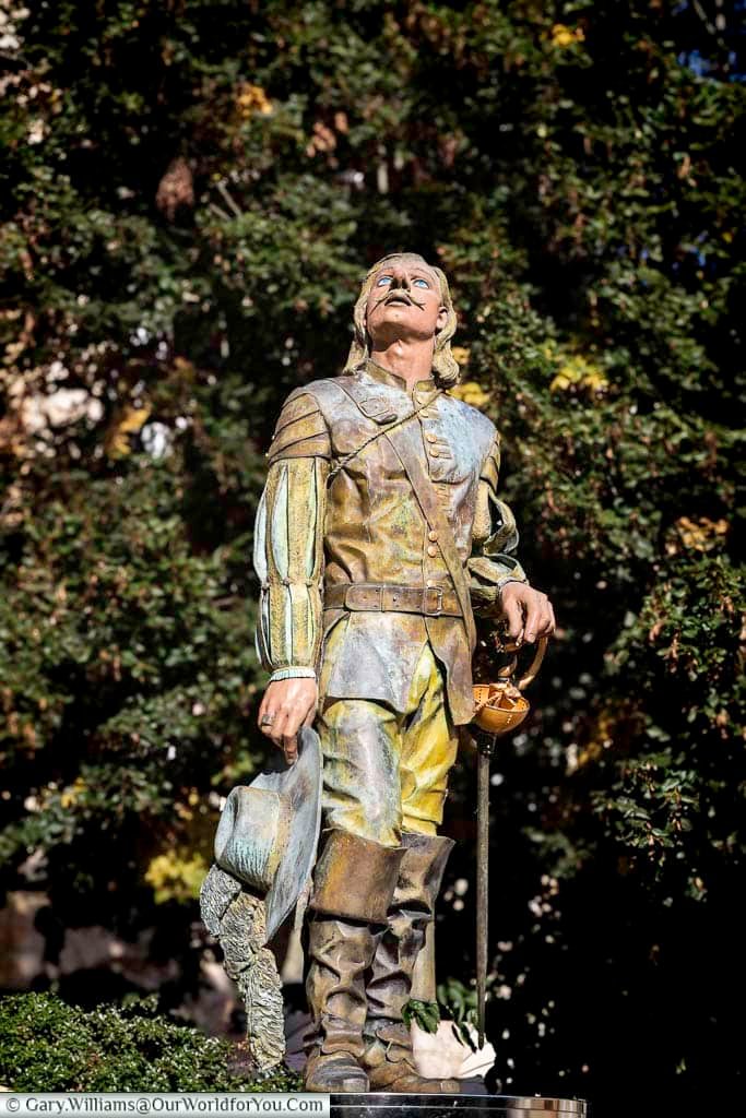 A statue of Cyrano de Bergerac stands proudly in Bergerac, celebrating the town’s connection to the famous literary figure. The sculpture adds character to the historic streets and is a popular landmark for visitors exploring Dordogne.