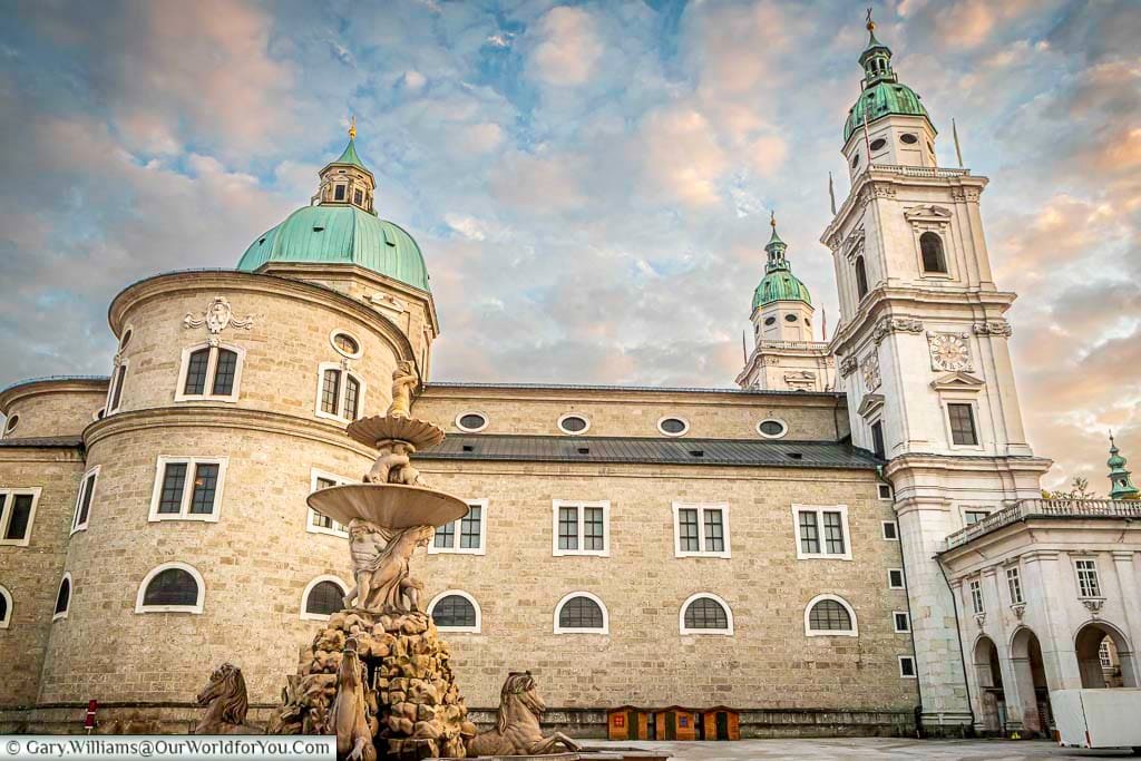 Salzburg Cathedral dominates Residenzplatz with its grand Baroque façade and twin green domes. This historic landmark is one of the most important sights in Salzburg’s UNESCO-listed Old Town.