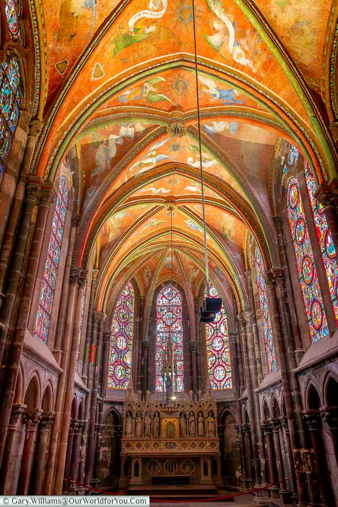 Ornate vaulted ceiling and stained-glass windows illuminate the Chapel of the Virgin Mary in Le Mans Cathedral, France. This richly decorated Gothic interior showcases intricate frescoes and religious artistry in one of Le Mans’ most historic landmarks