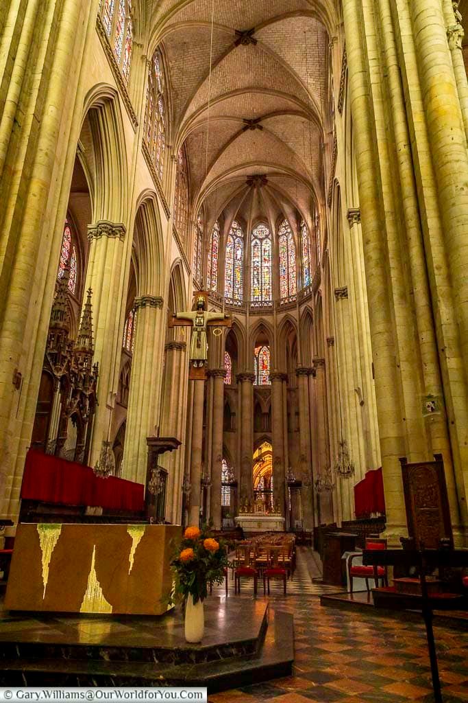 The grand nave of Le Mans Cathedral features soaring Gothic arches, towering columns, and intricate stained-glass windows. This awe-inspiring interior is a must-see for visitors interested in historic French churches and architecture.