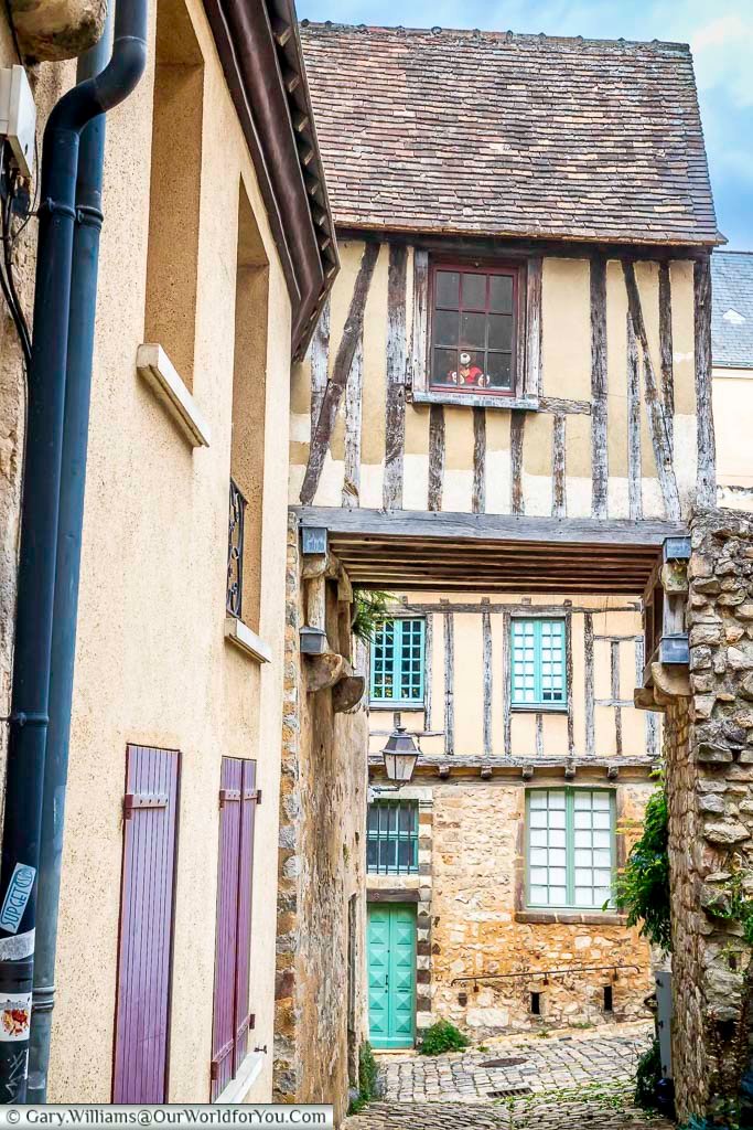 Charming half-timbered houses line a narrow cobbled street in the medieval old town of Le Mans, France. This picturesque passageway showcases historic architecture and hidden corners perfect for a Le Mans walking tour.