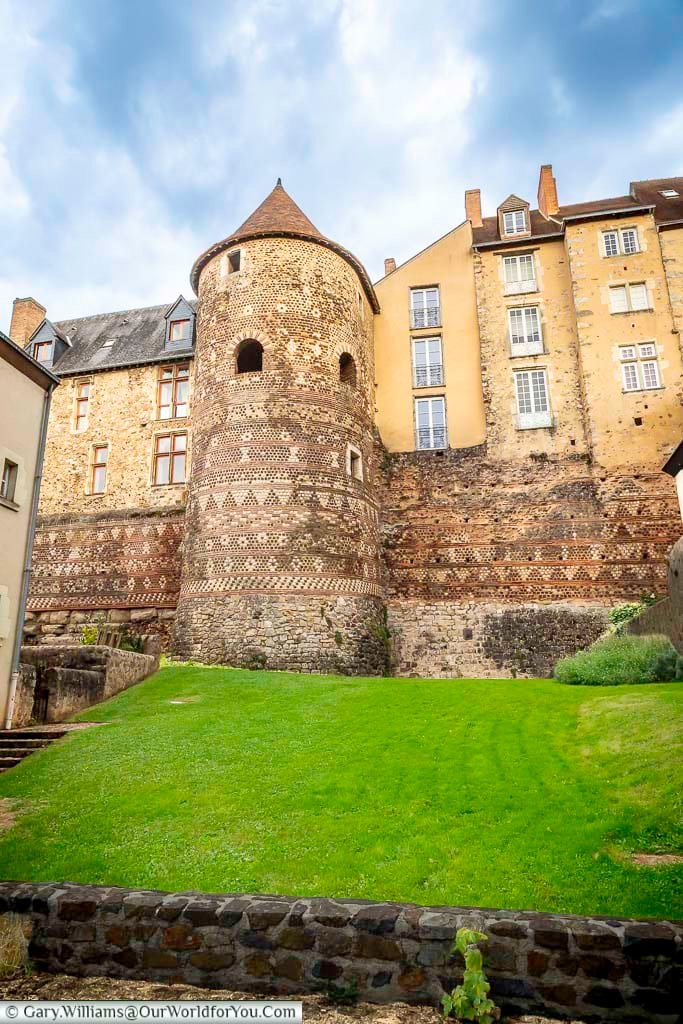 The Tour du Vivier stands tall among historic walls and traditional buildings in Le Mans, France. This impressive medieval tower is a key landmark showcasing the city’s fortified past.