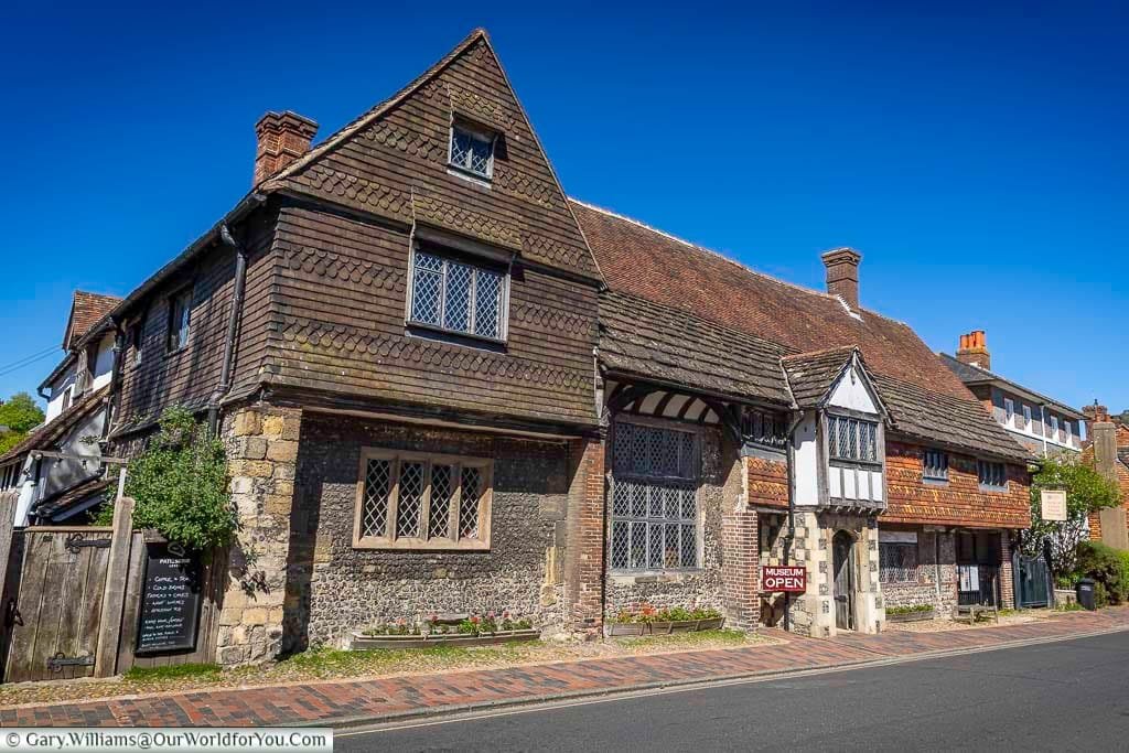 Anne of Cleves House Museum in Lewes is a beautifully preserved Tudor timber-framed building that offers a glimpse into medieval and Tudor England. Located in the heart of historic Lewes, this fascinating museum is one of the top attractions in East Sussex for history lovers and cultural travellers.