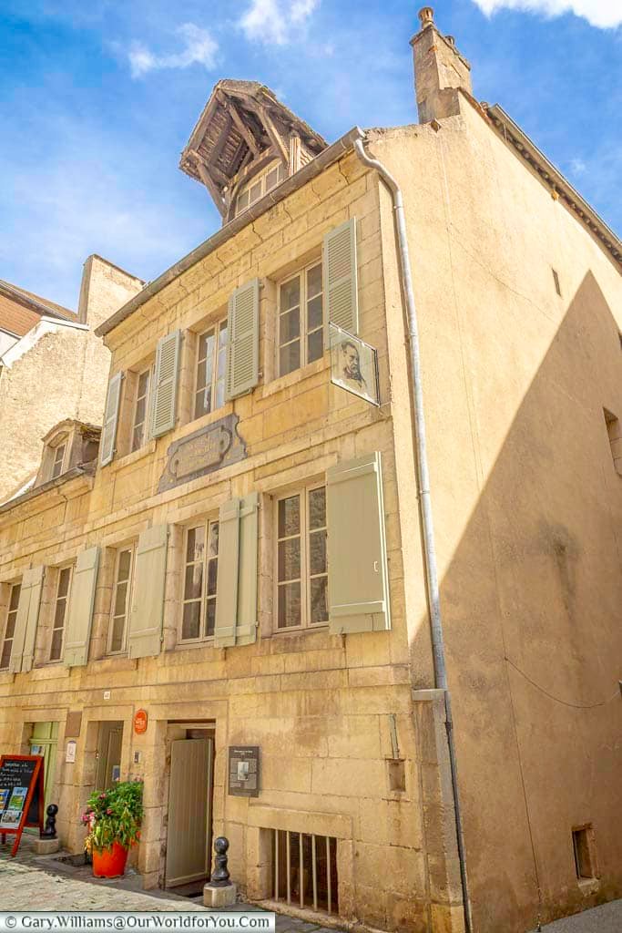 The birthplace of Louis Pasteur is one of Dole’s most important historic attractions, celebrating the life of the world-famous scientist and pioneer of microbiology. Located in the heart of the old town, this fascinating museum is an essential stop for visitors exploring Dole and the Jura region.