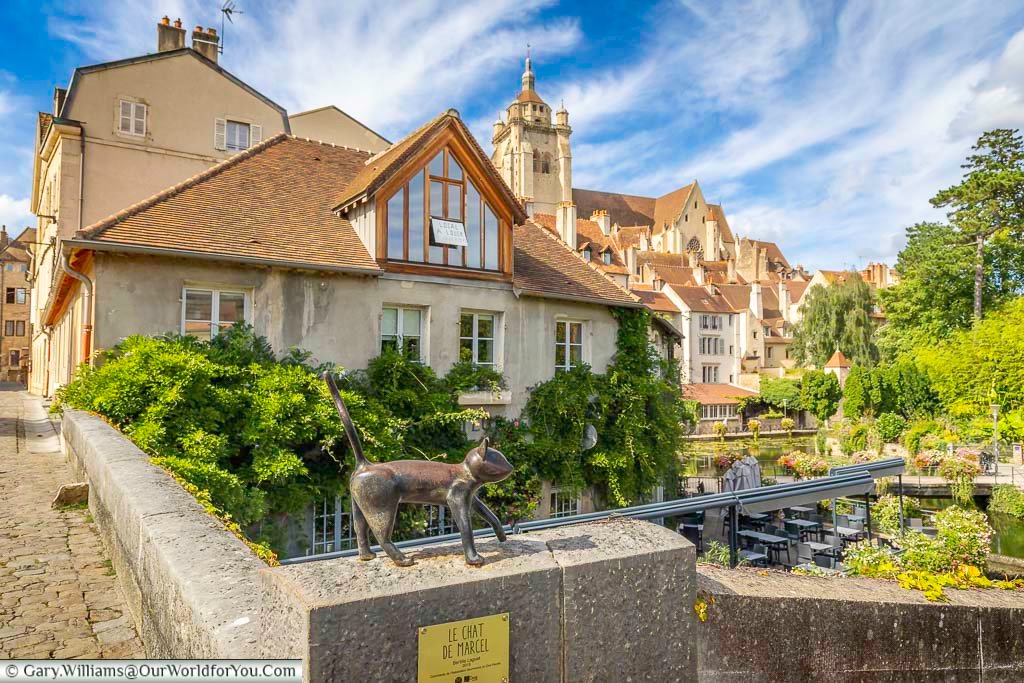 The bronze sculpture Le Chat de Marcel overlooks the Canal des Tanneurs with the Collégiale Notre-Dame de Dole rising in the background. This charming viewpoint is one of Dole’s most photographed landmarks and a must-visit stop on a walking tour of the historic town.