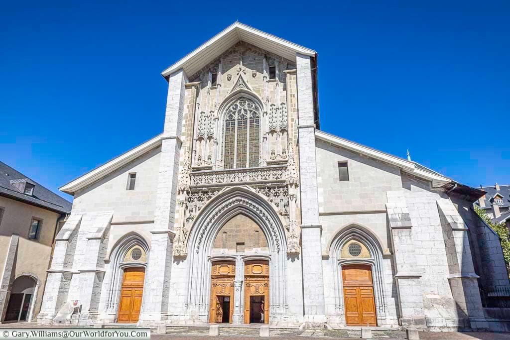 The Gothic façade of Chambéry Cathedral, or Cathédrale Saint-François-de-Sales, rises above a quiet square in the historic centre. Dating largely from the 15th century, the cathedral is one of the most important religious and architectural landmarks to visit in Chambéry.