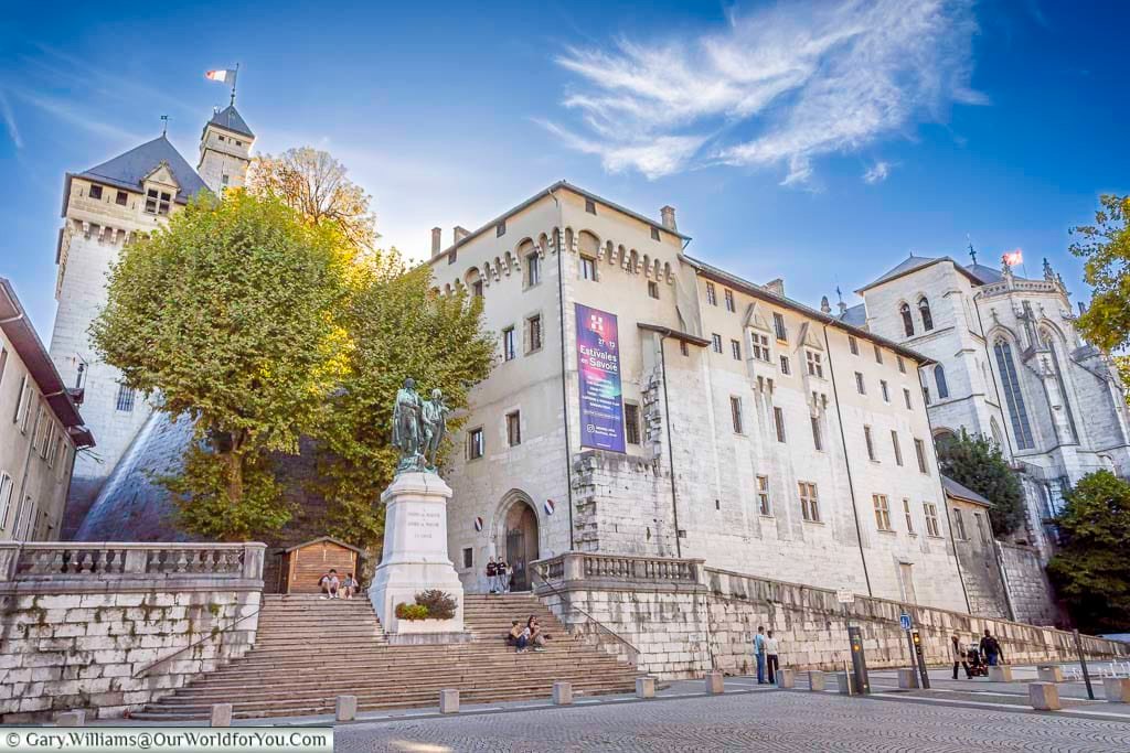 The historic Château des Ducs de Savoie rises above a broad stone staircase in the centre of Chambéry, alongside the Sainte-Chapelle. Once the seat of the powerful Dukes of Savoy, the château is one of Chambéry’s most important historic landmarks.