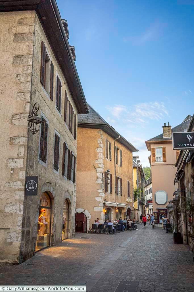 A narrow cobbled street winds between centuries-old buildings, shops and pavement cafés in Chambéry’s atmospheric old town. Exploring these historic lanes reveals the hidden corners and distinctive Savoyard character of this beautiful French city.