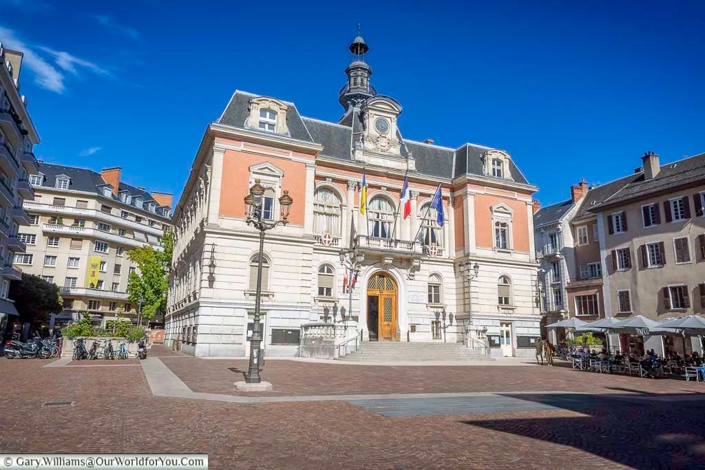 Chambéry’s impressive Hôtel de Ville overlooks the historic city centre with its ornate 19th-century façade, clock and distinctive rooftop tower. The grand town hall is an architectural highlight to discover while exploring the streets of Chambéry in Savoie.