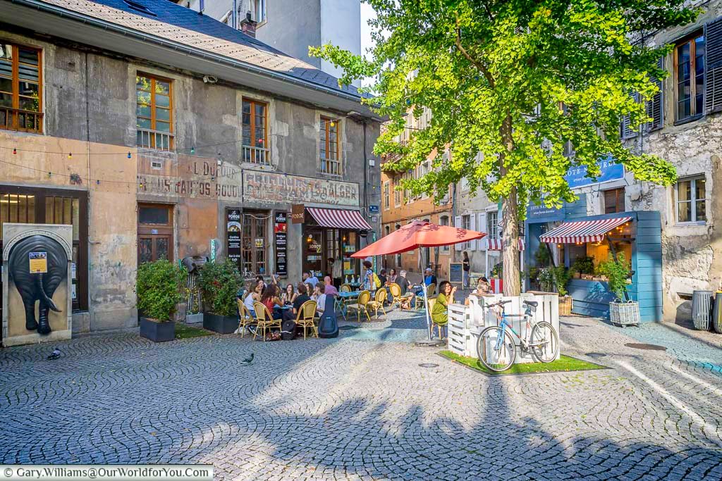 Rue de la Trésorerie winds through Chambéry’s picturesque old town beneath colourful Savoyard banners and between centuries-old buildings. Its cobbles, stone archways and traditional shopfronts make it one of the atmospheric streets to explore on a walking tour of Chambéry.